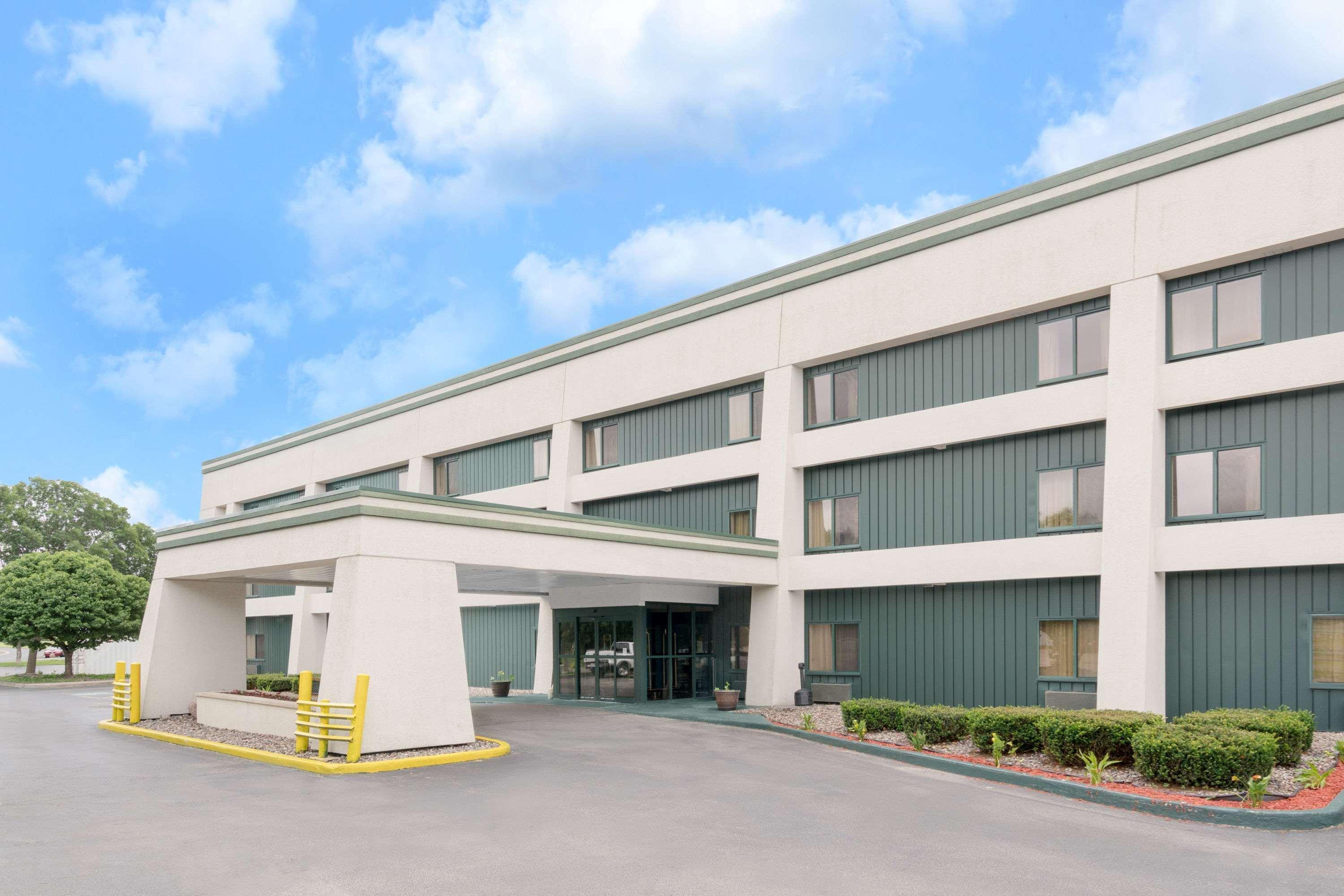 Baymont By Wyndham La Crosse/Onalaska Exterior photo