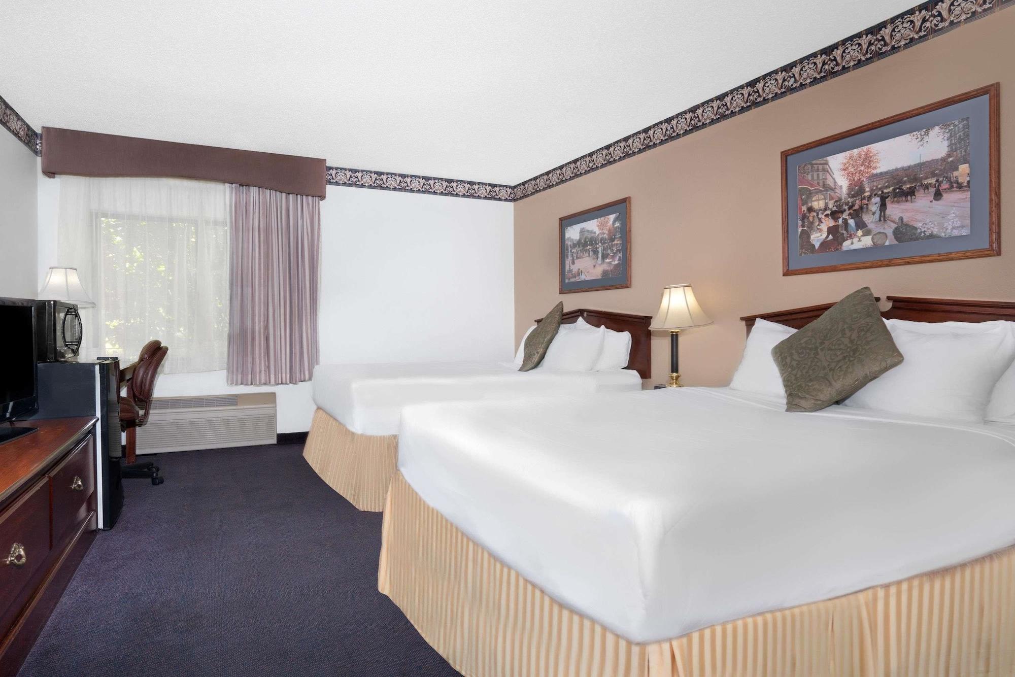 Baymont By Wyndham La Crosse/Onalaska Exterior photo